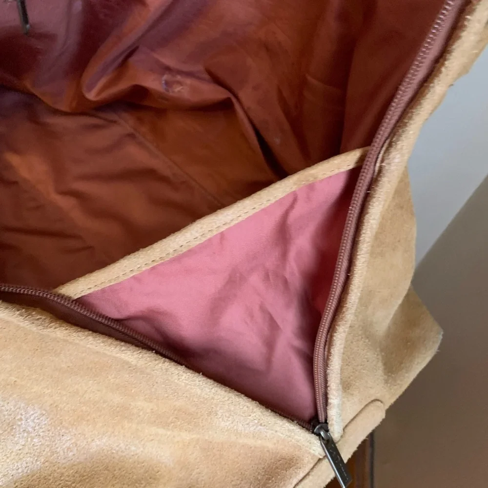 Vtg Le Donne SuedeLeather Bag Travel Shoulder Duffel Bag Tan strap Weathered Lg